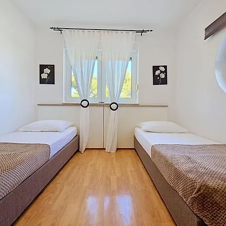 Appartamento Anda-1 By Interhome Traù