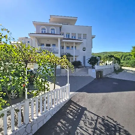 Appartamento Anda-1 By Interhome
